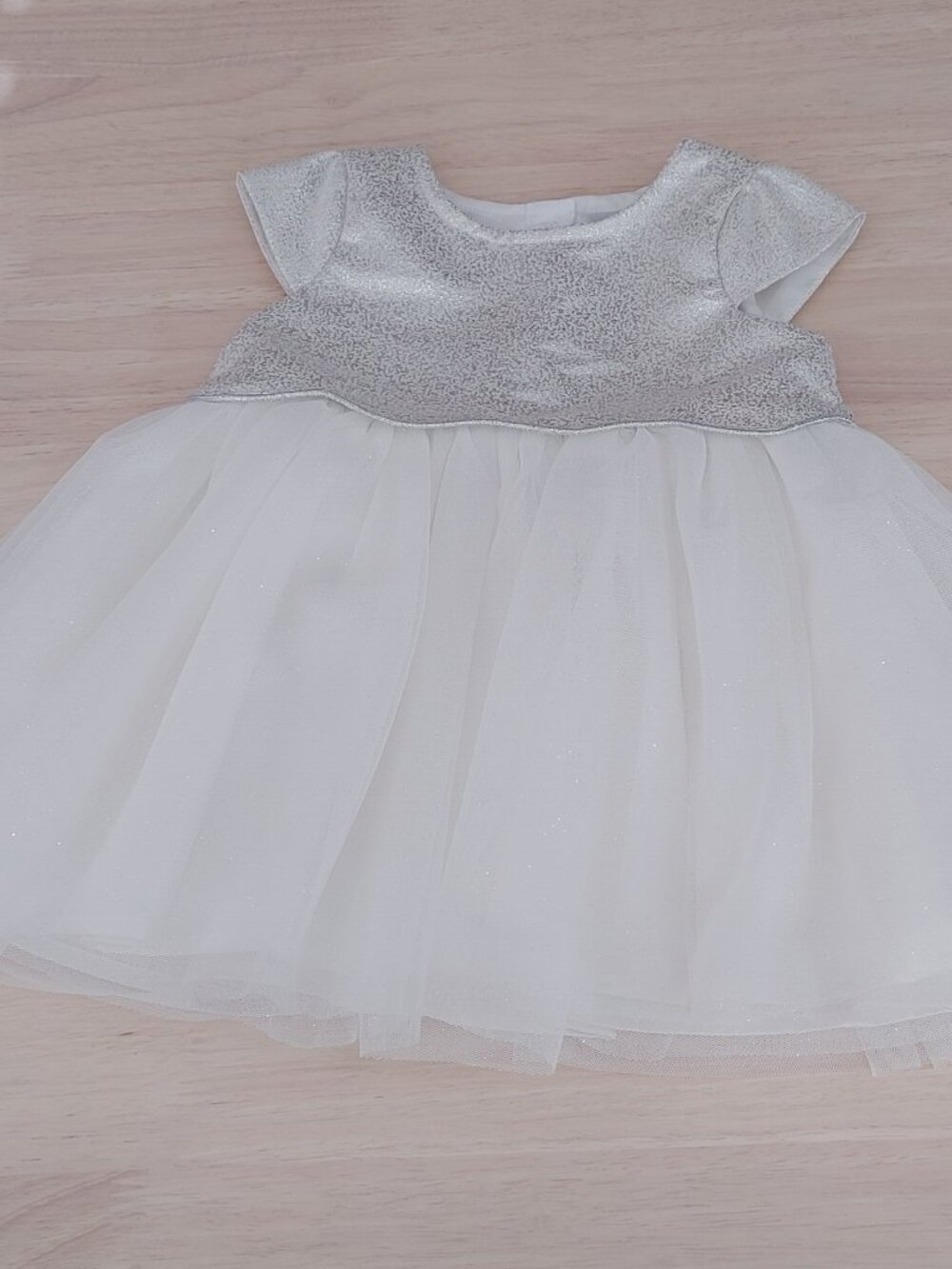 Vtg Infant Formal Dress Sz 6-12 Months White and Silver with Tulle Lining